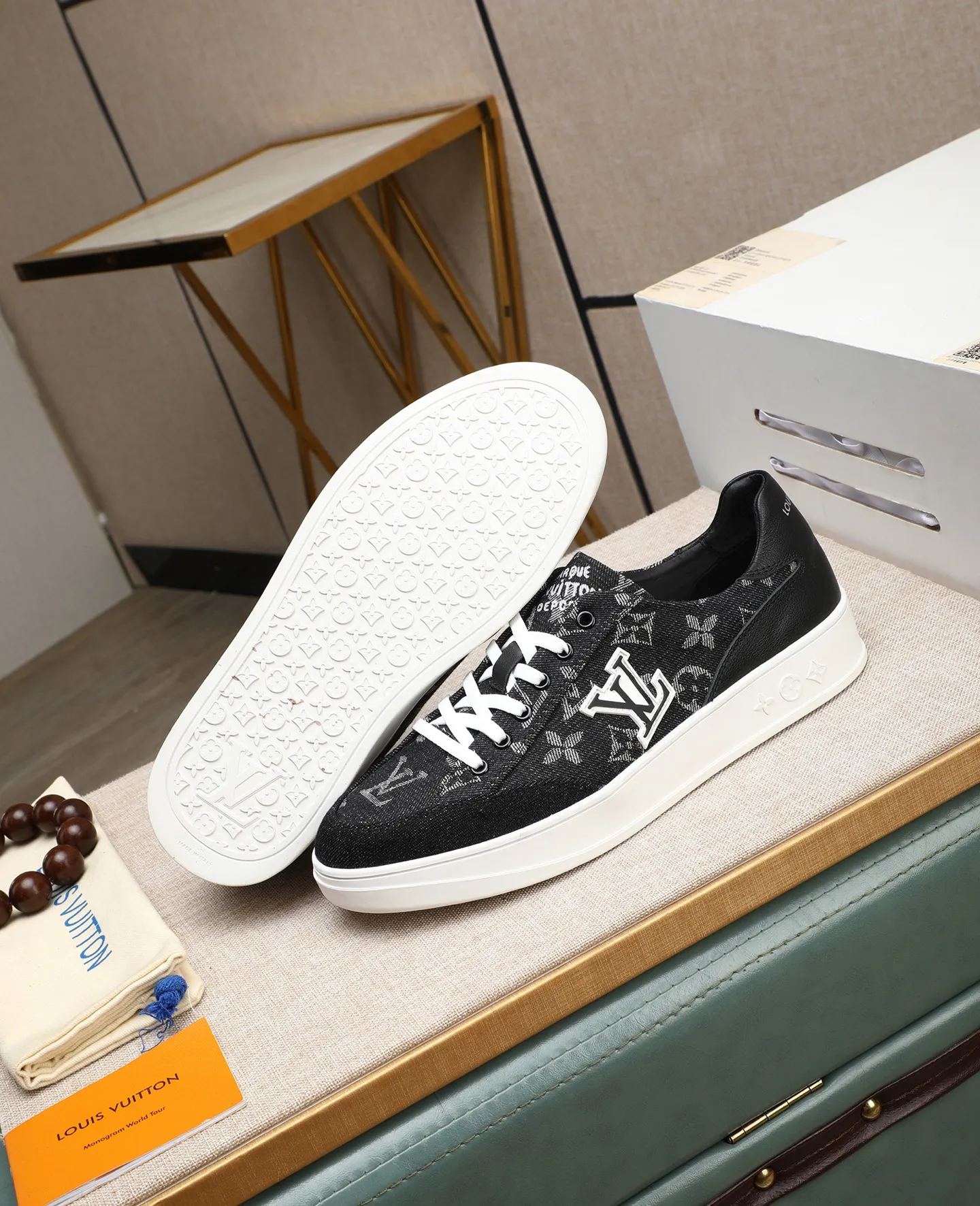 Men's shoes 💰440 📛📛【LOUIS VUITTON】Louis Vuitton’s 2025 official website synchronized new products👟Milan fashion catwalk style🇰🇾🇰🇾LV family logo, big coffee style, a must-have for fashionistas⚠️First layer calfskin➕Genuine leather lining➕Official website original version special outsole👞Number 38-44